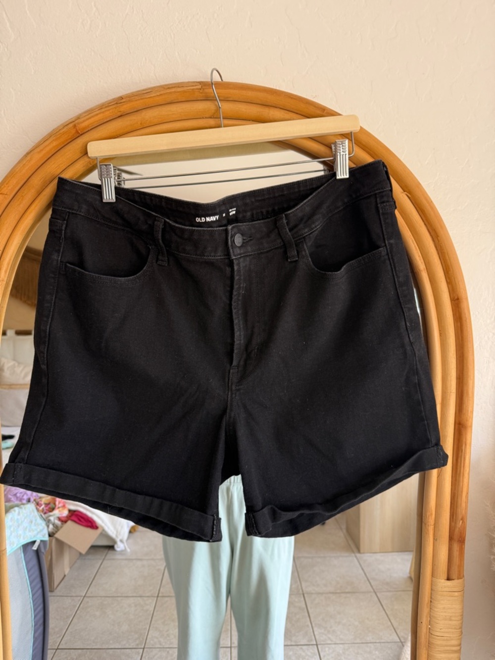 Old Navy Black Women's Rolled-Hem Denim Shorts